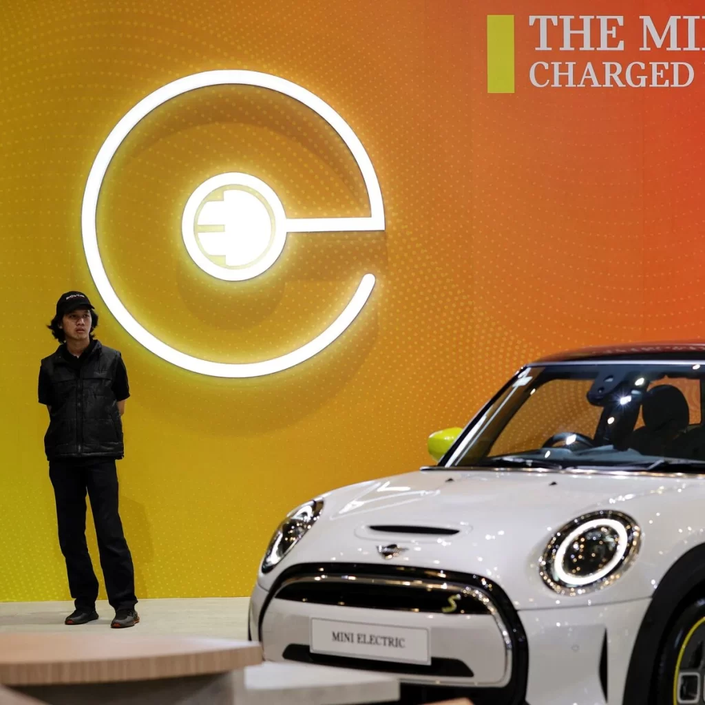 BMW Recalls Over 140000 Mini Cooper SE Vehicles Due to Battery Issues BMW Recalls Over 140,000 Mini Cooper SE Vehicles Due to Battery Issues